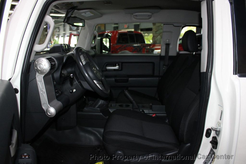 2013 Toyota FJ Cruiser Base photo 13