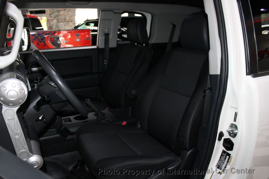 2013 Toyota FJ Cruiser Base photo 14