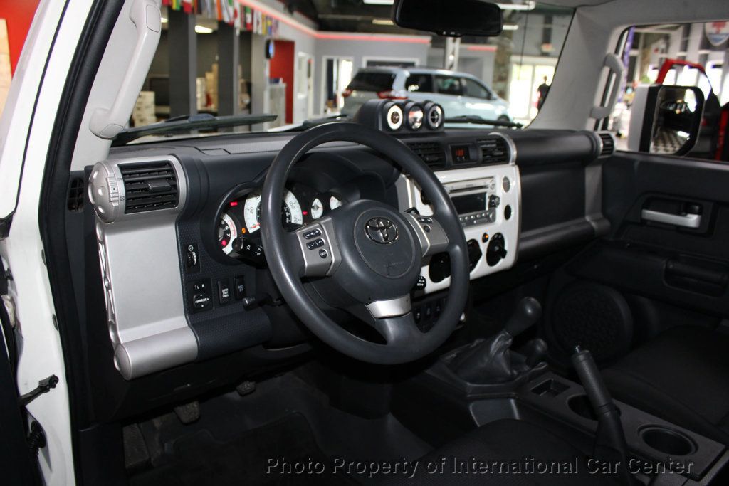 2013 Toyota FJ Cruiser Base photo 15