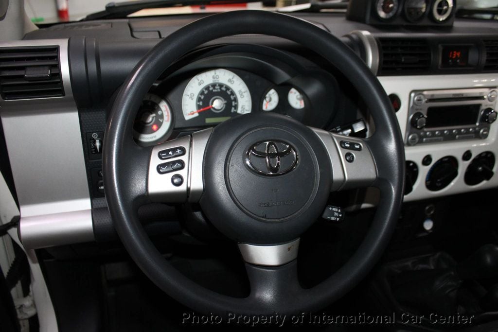 2013 Toyota FJ Cruiser Base photo 16