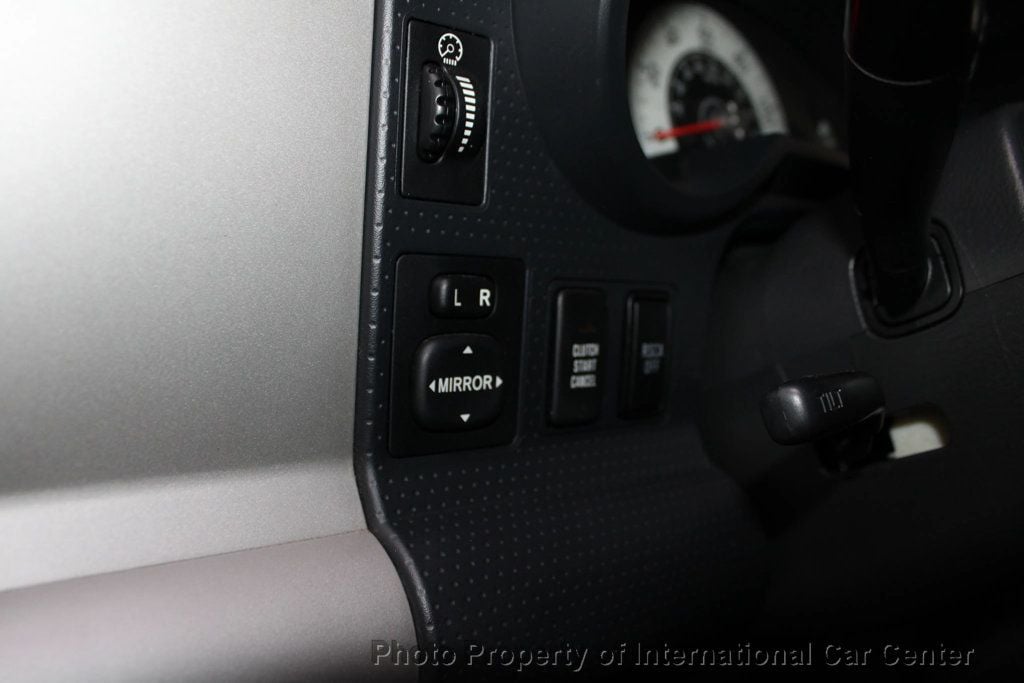 2013 Toyota FJ Cruiser Base photo 17