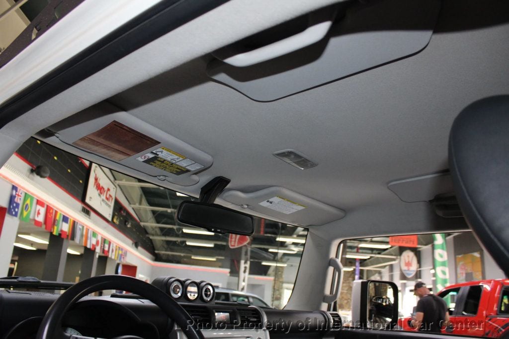 2013 Toyota FJ Cruiser Base photo 26