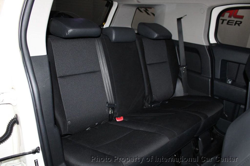 2013 Toyota FJ Cruiser Base photo 30