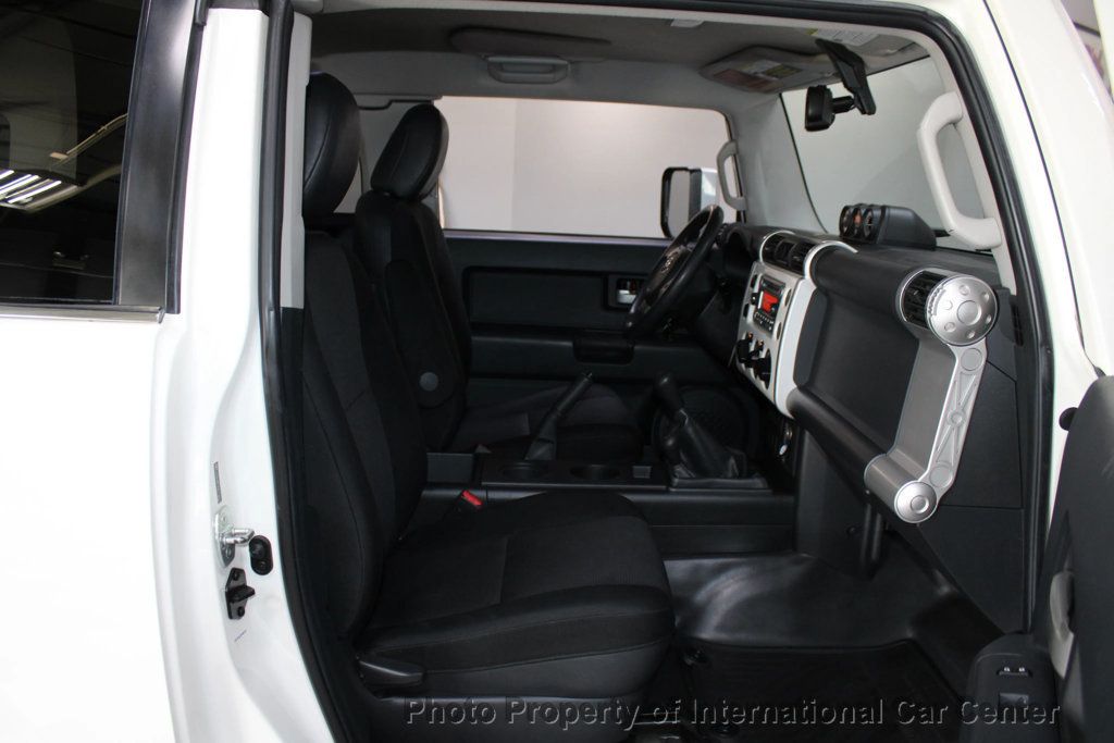 2013 Toyota FJ Cruiser Base photo 31