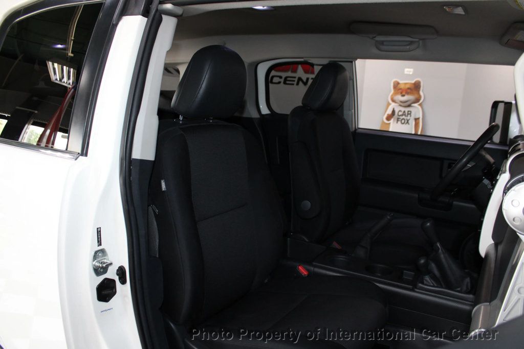 2013 Toyota FJ Cruiser Base photo 32
