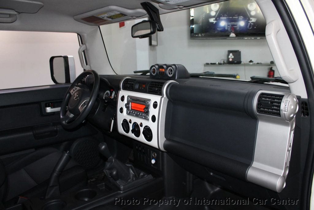 2013 Toyota FJ Cruiser Base photo 33