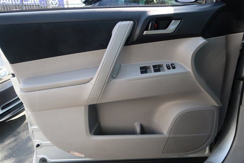 2013 Toyota Highlander  - 22995682 - 3