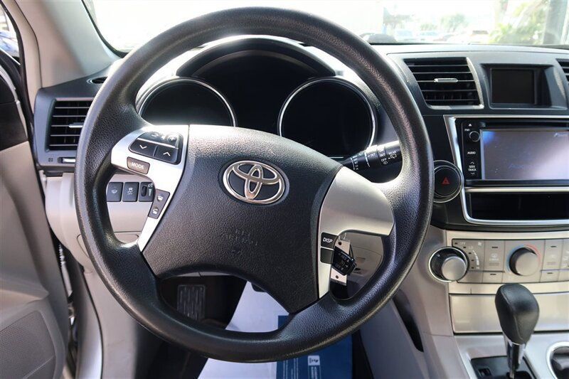 2013 Toyota Highlander  - 22995682 - 6