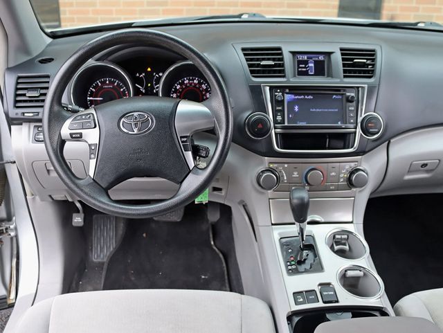 2013 Toyota Highlander 4WD 4dr V6 LE Plus 7 Passenger Tech Package - 22963414 - 10