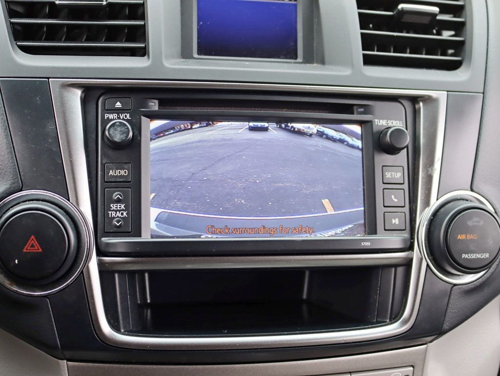 2013 Toyota Highlander 4WD 4dr V6 LE Plus 7 Passenger Tech Package - 22963414 - 14