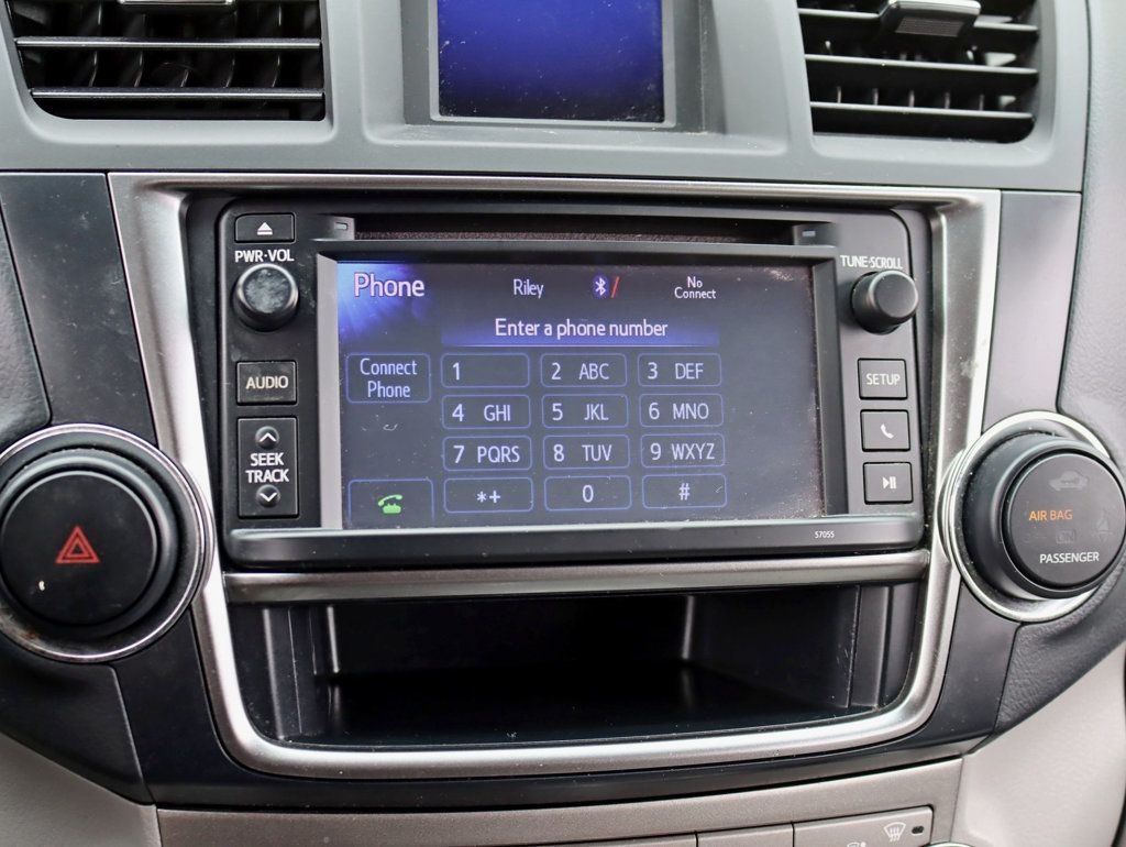 2013 Toyota Highlander 4WD 4dr V6 LE Plus 7 Passenger Tech Package - 22963414 - 15