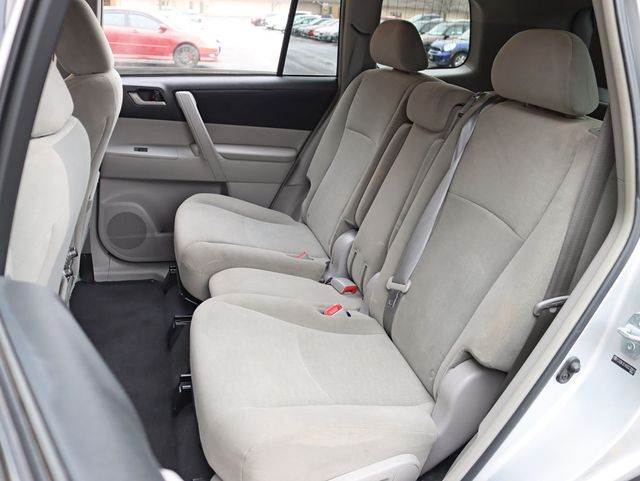 2013 Toyota Highlander 4WD 4dr V6 LE Plus 7 Passenger Tech Package - 22963414 - 20