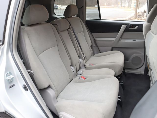 2013 Toyota Highlander 4WD 4dr V6 LE Plus 7 Passenger Tech Package - 22963414 - 21