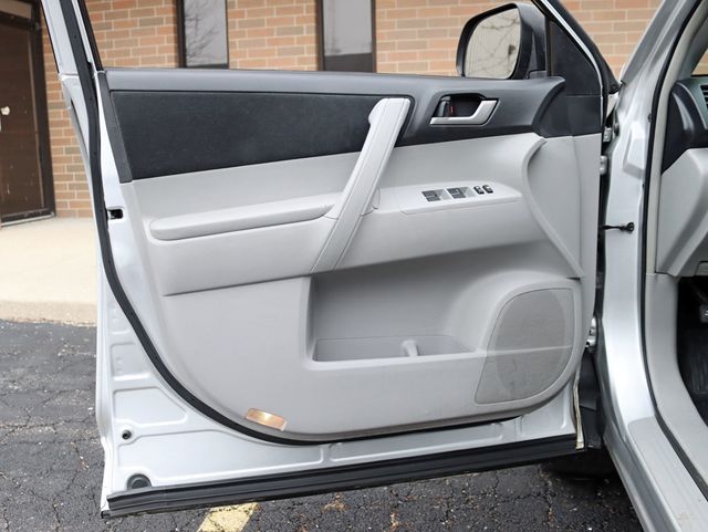 2013 Toyota Highlander 4WD 4dr V6 LE Plus 7 Passenger Tech Package - 22963414 - 23