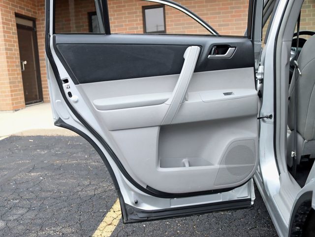 2013 Toyota Highlander 4WD 4dr V6 LE Plus 7 Passenger Tech Package - 22963414 - 25