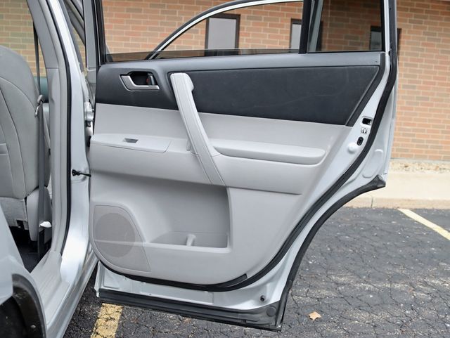 2013 Toyota Highlander 4WD 4dr V6 LE Plus 7 Passenger Tech Package - 22963414 - 26