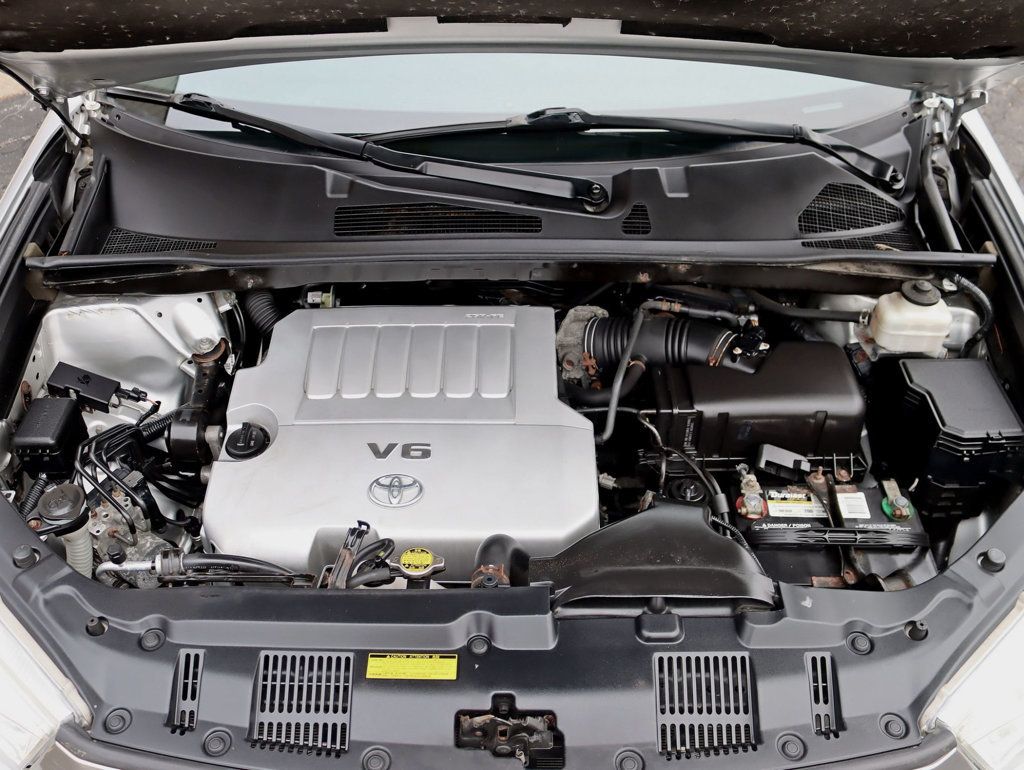 2013 Toyota Highlander 4WD 4dr V6 LE Plus 7 Passenger Tech Package - 22963414 - 28