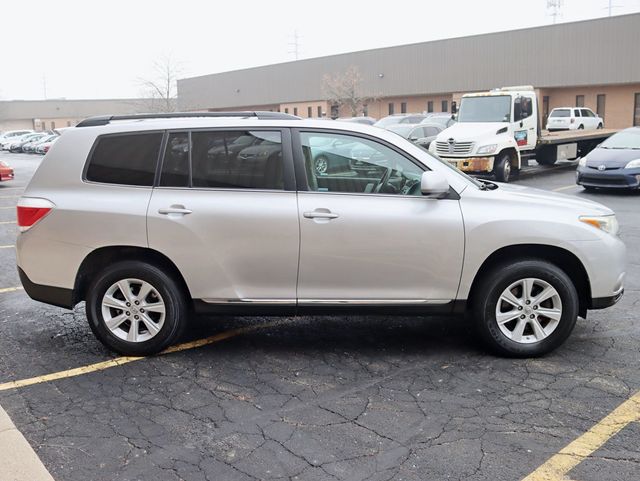 2013 Toyota Highlander 4WD 4dr V6 LE Plus 7 Passenger Tech Package - 22963414 - 7