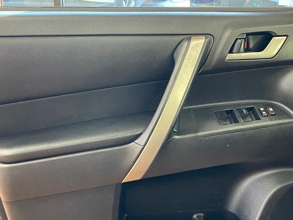 2013 Toyota Highlander 4WD 4dr V6 Plus - 22978289 - 13