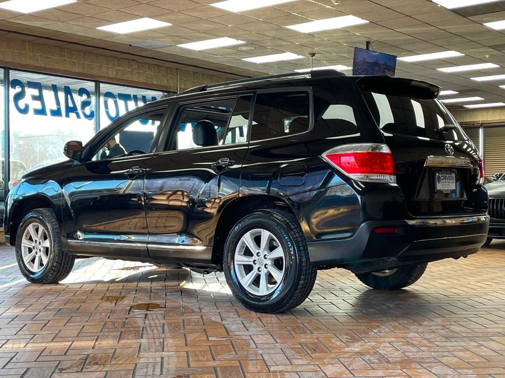 2013 Toyota Highlander 4WD 4dr V6 Plus - 22978289 - 5
