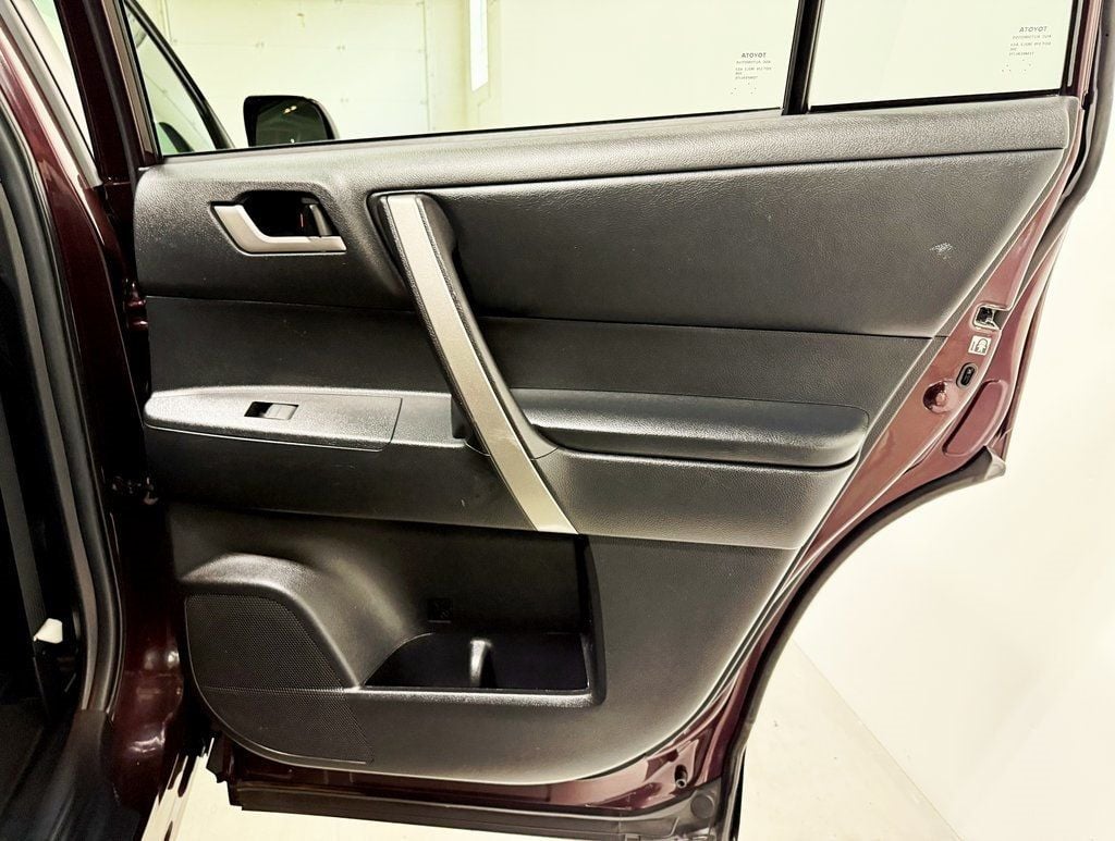 2013 Toyota Highlander 4WD 4dr V6 Plus - 22929715 - 41