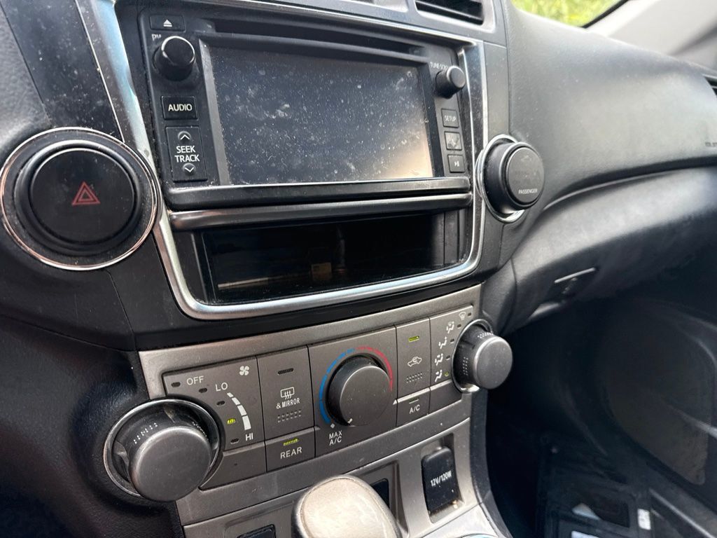 2013 Toyota Highlander 4WD 4dr V6 SE - 23072755 - 17