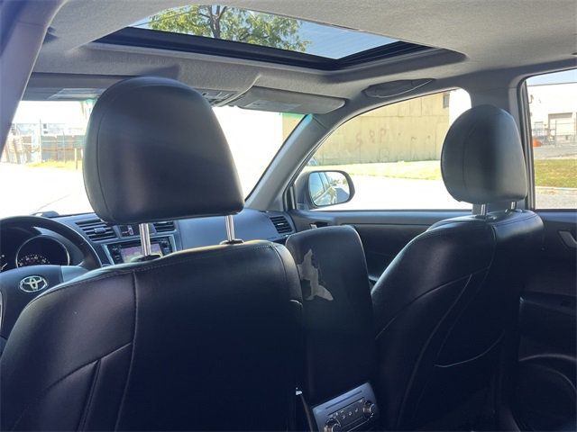 2013 Toyota Highlander SE photo 25
