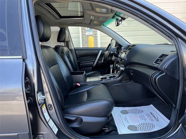 2013 Toyota Highlander SE photo 31