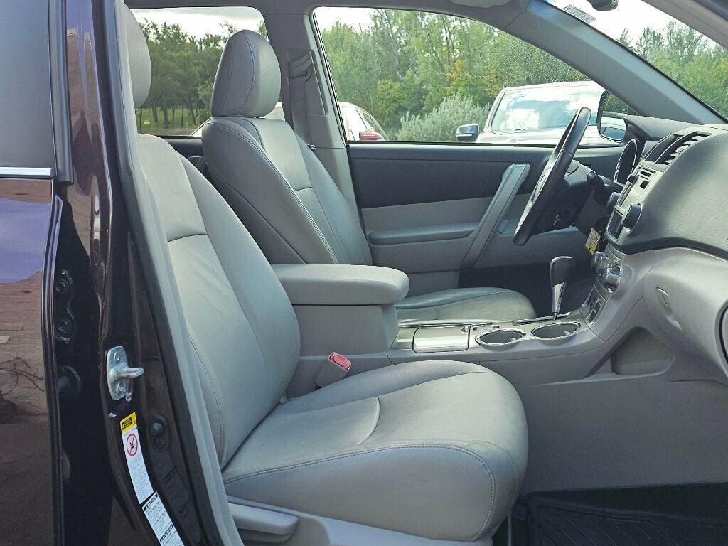 2013 Toyota Highlander Base Hybrid photo 12