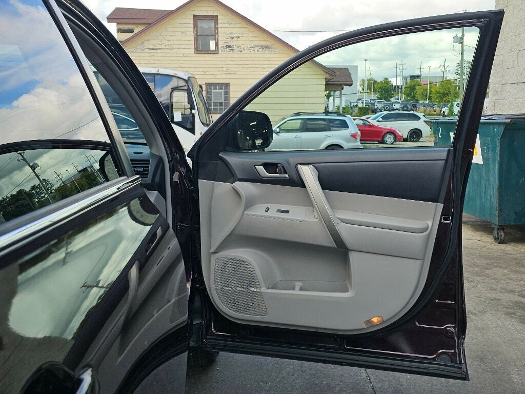 2013 Toyota Highlander Base Hybrid photo 17