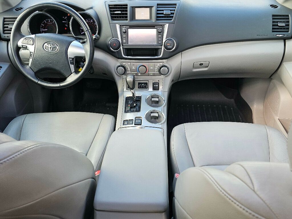 2013 Toyota Highlander Base Hybrid photo 2