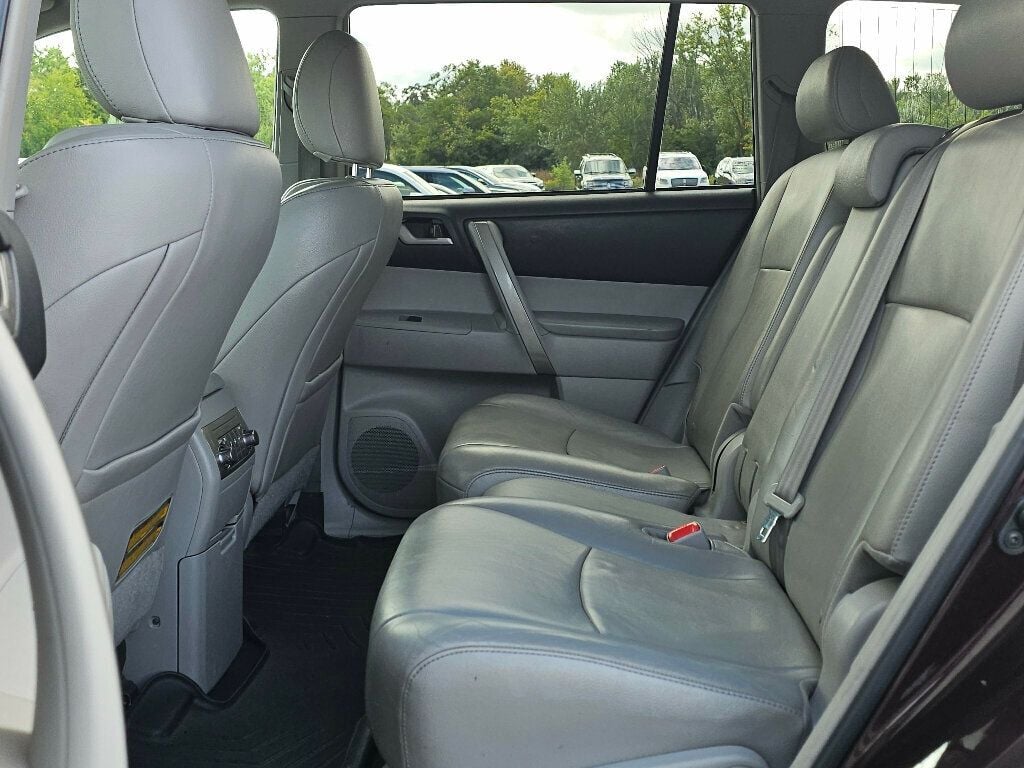 2013 Toyota Highlander Base Hybrid photo 18