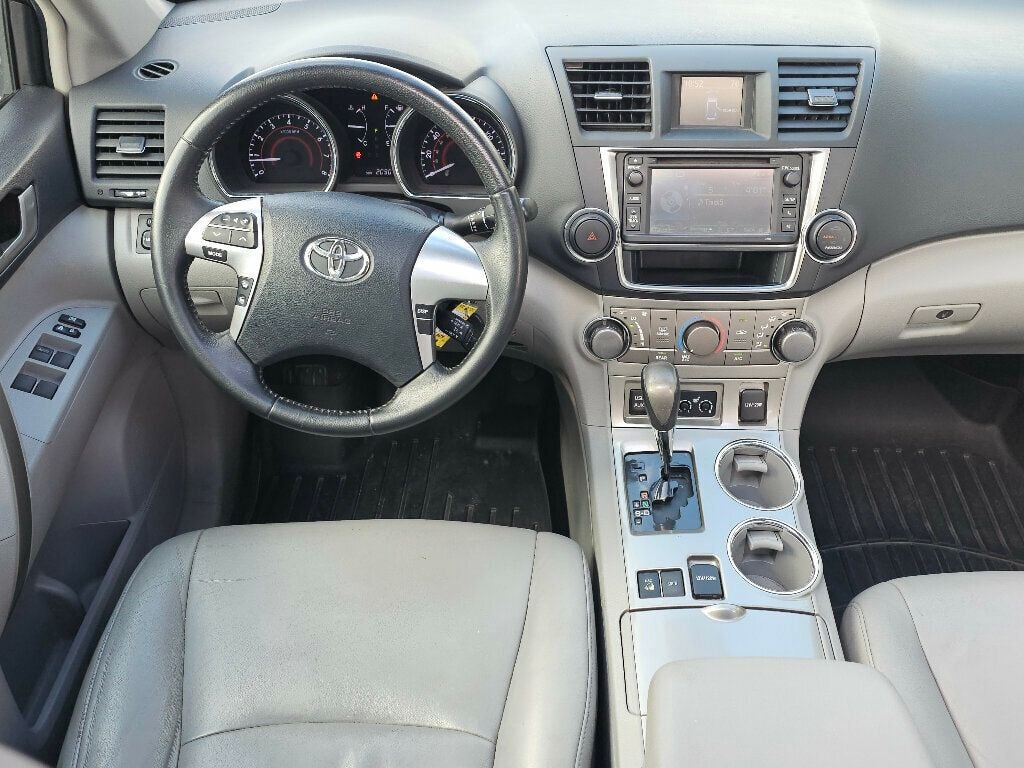 2013 Toyota Highlander Base Hybrid photo 22