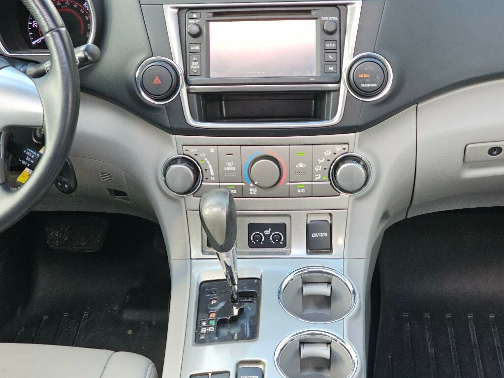 2013 Toyota Highlander Base Hybrid photo 23