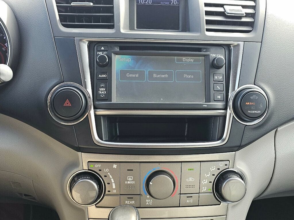 2013 Toyota Highlander Base Hybrid photo 24