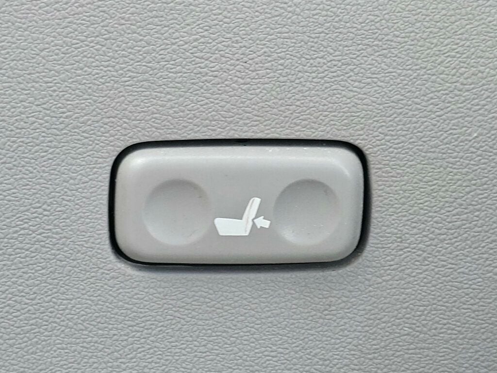 2013 Toyota Highlander Base Hybrid photo 32