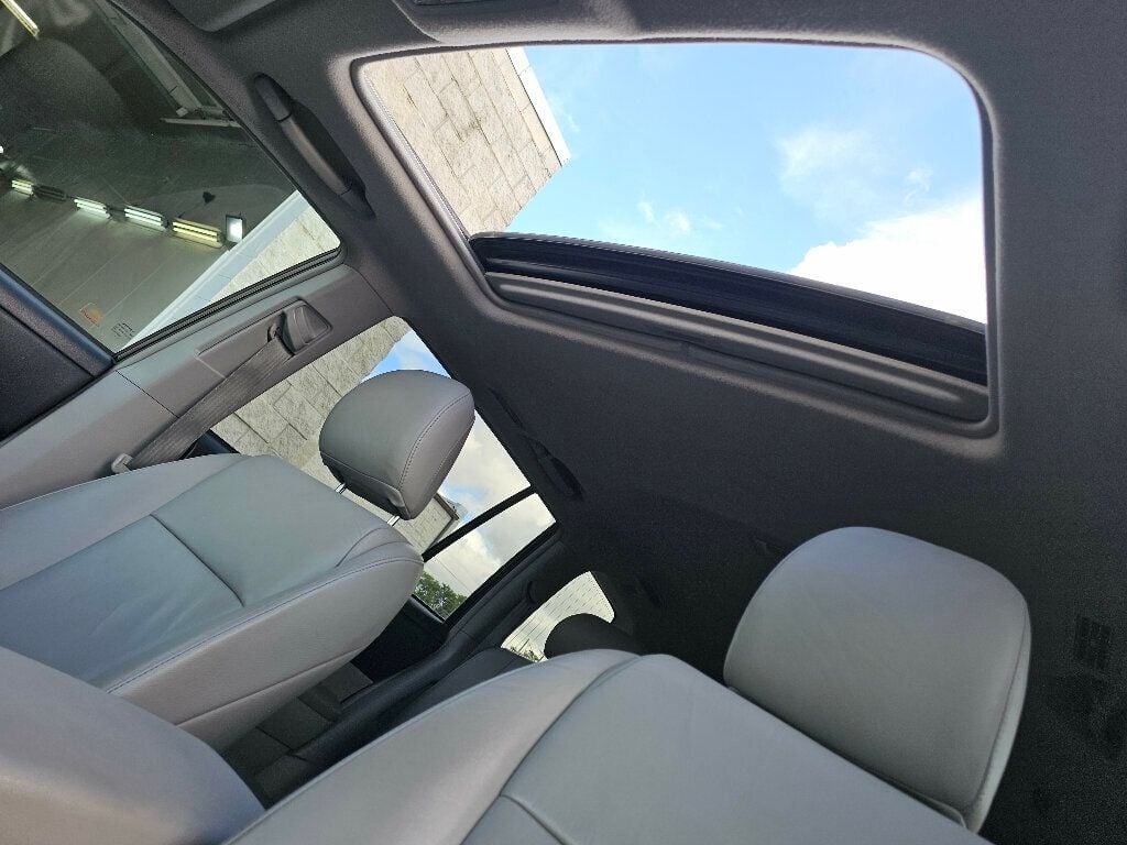 2013 Toyota Highlander Base Hybrid photo 3