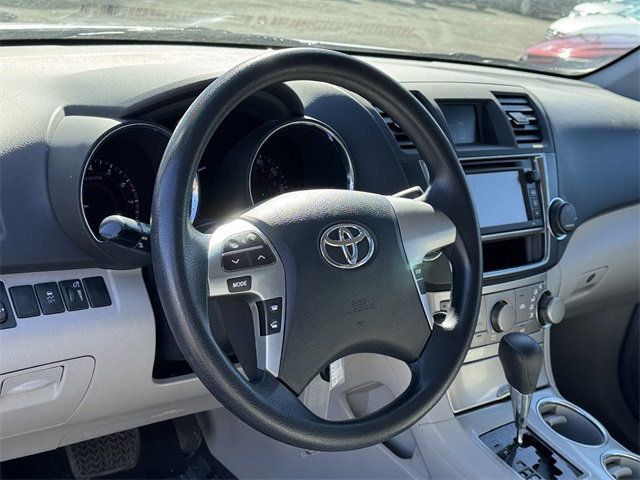 2013 Toyota Highlander FWD 4dr I4 Plus - 22741705 - 15