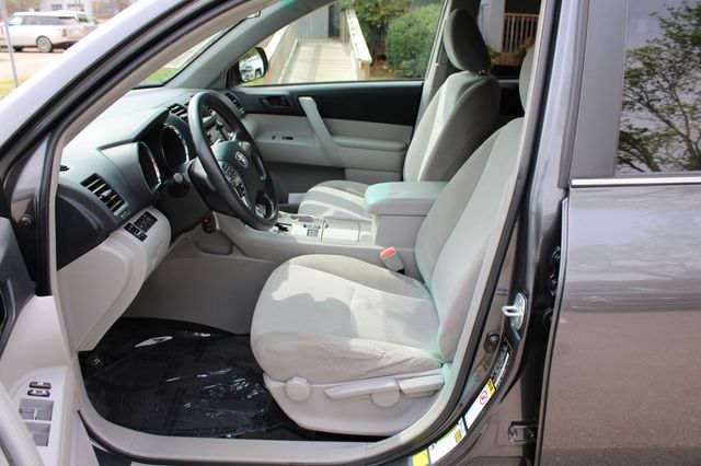 2013 Toyota Highlander FWD 4dr V6 Plus - 23007785 - 9