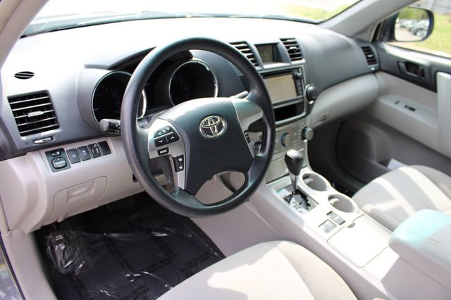 2013 Toyota Highlander FWD 4dr V6 Plus - 23007785 - 10