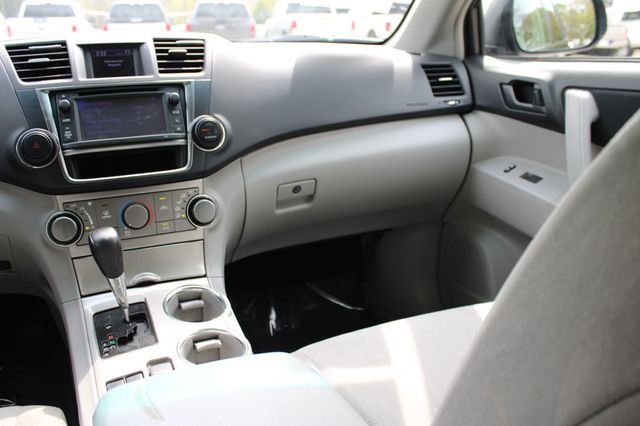 2013 Toyota Highlander FWD 4dr V6 Plus - 23007785 - 13