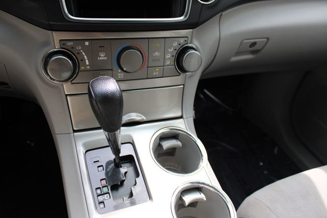 2013 Toyota Highlander FWD 4dr V6 Plus - 23007785 - 15