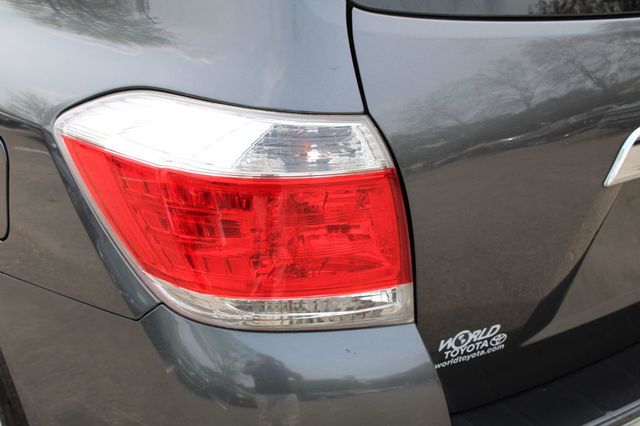 2013 Toyota Highlander FWD 4dr V6 Plus - 23007785 - 16