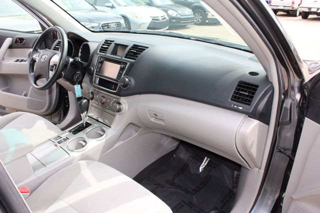 2013 Toyota Highlander FWD 4dr V6 Plus - 23007785 - 24