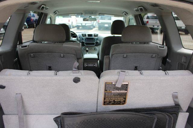 2013 Toyota Highlander FWD 4dr V6 Plus - 23007785 - 28