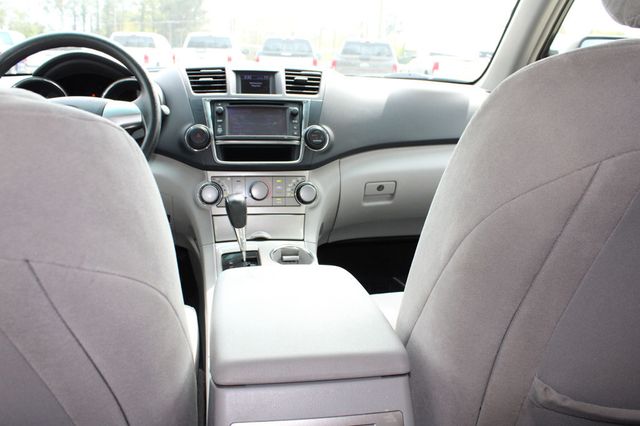 2013 Toyota Highlander FWD 4dr V6 Plus - 23007785 - 30