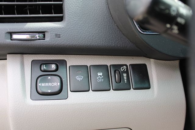 2013 Toyota Highlander FWD 4dr V6 Plus - 23007785 - 31