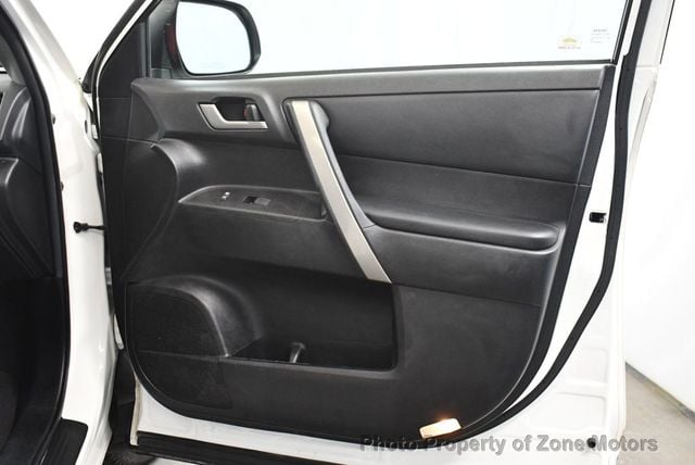 2013 Toyota Highlander SE - 22952807 - 11