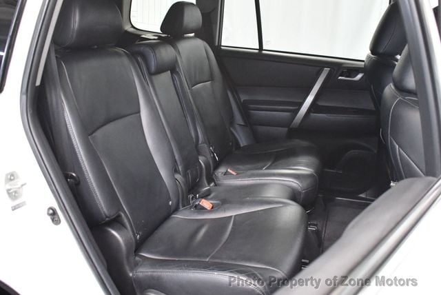 2013 Toyota Highlander SE - 22952807 - 14