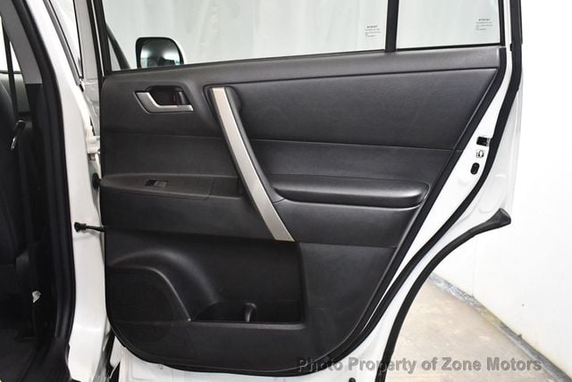 2013 Toyota Highlander SE - 22952807 - 16